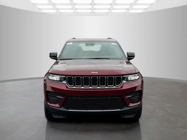 New 2026 Velvet Red Pearl-Coat Exterior Paint Jeep Laredo X image 2