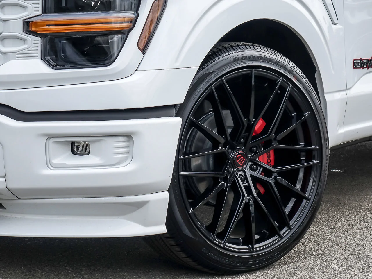 New 2026 Oxford White Ford XL image 2