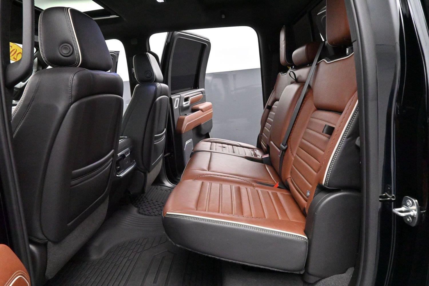 Used 2024 Onyx Black GMC Denali Ultimate image 30