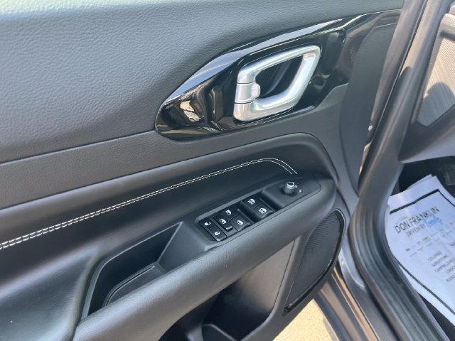 Used 2023 Gray Jeep Latitude image 10