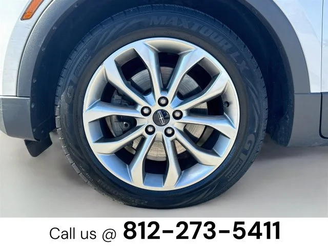 Used 2019 White Lincoln Select image 32