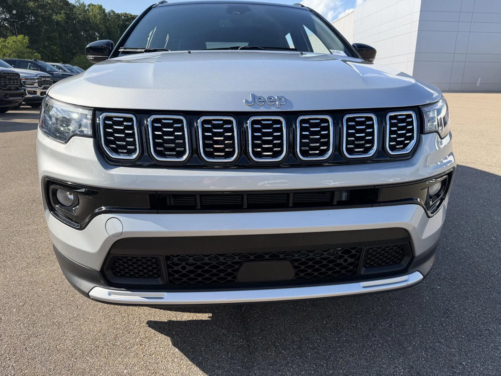 Used 2025 Silver Zynith Metallic Clearcoat Jeep Limited image 19