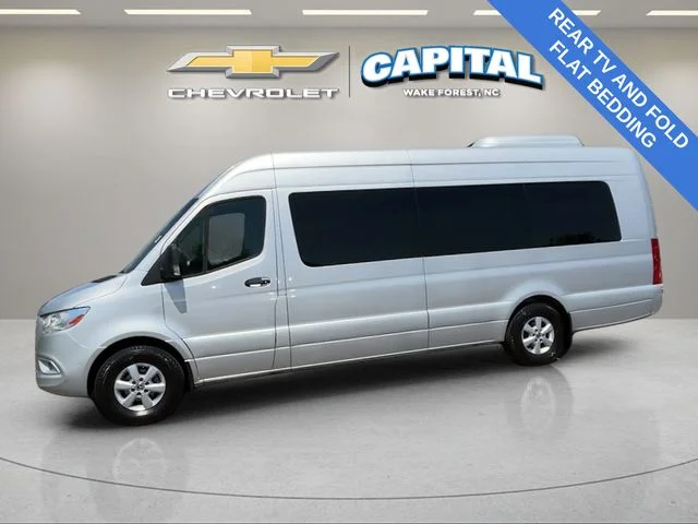 Used 2021  Mercedes-Benz Cargo 170 WB image 3