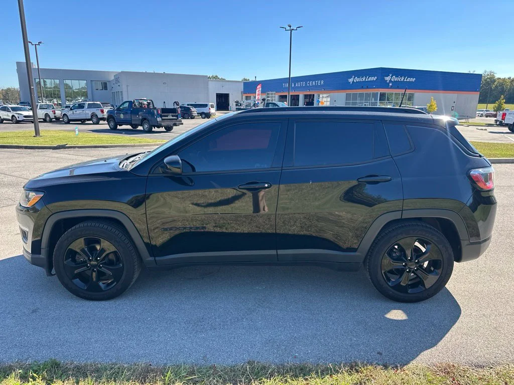 Used 2021 Diamond Black Jeep Latitude image 4