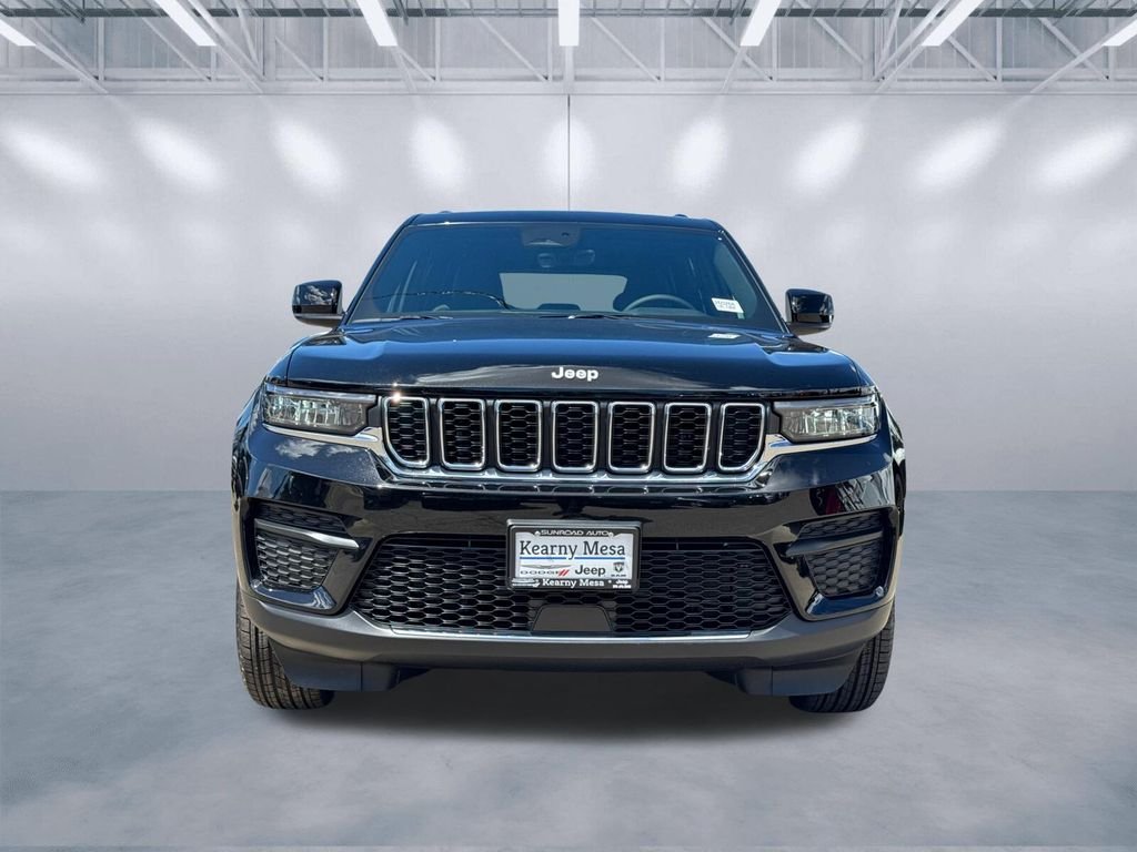 New 2026 Diamond Black Crystal Pearlcoat Jeep Laredo X image 2