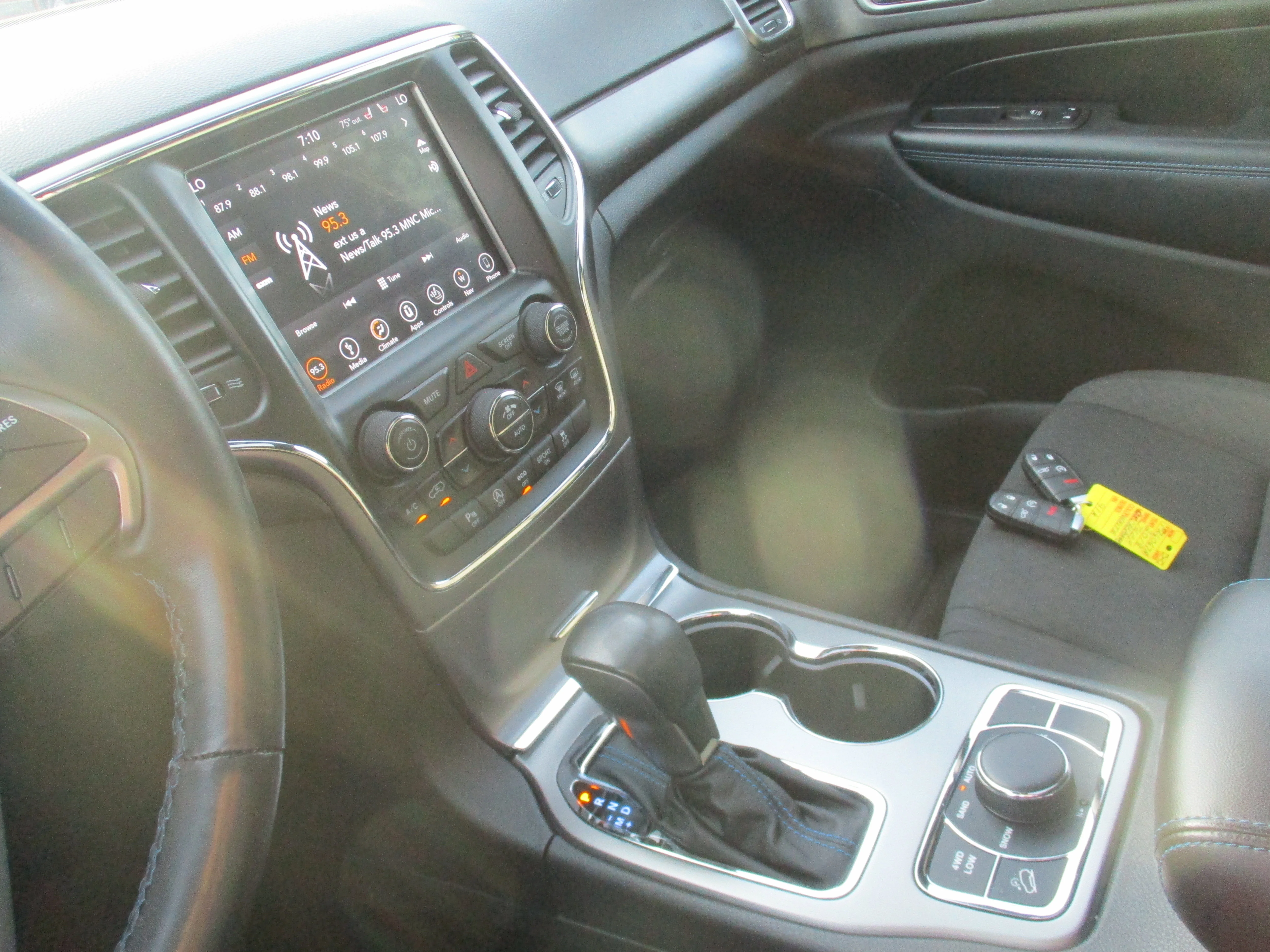 Used 2018 Bright White Clearcoat Jeep Upland image 31