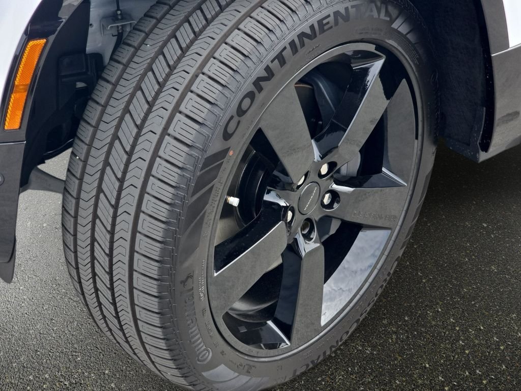 New 2026 Fuji White Land Rover X-Dynamic SE image 33