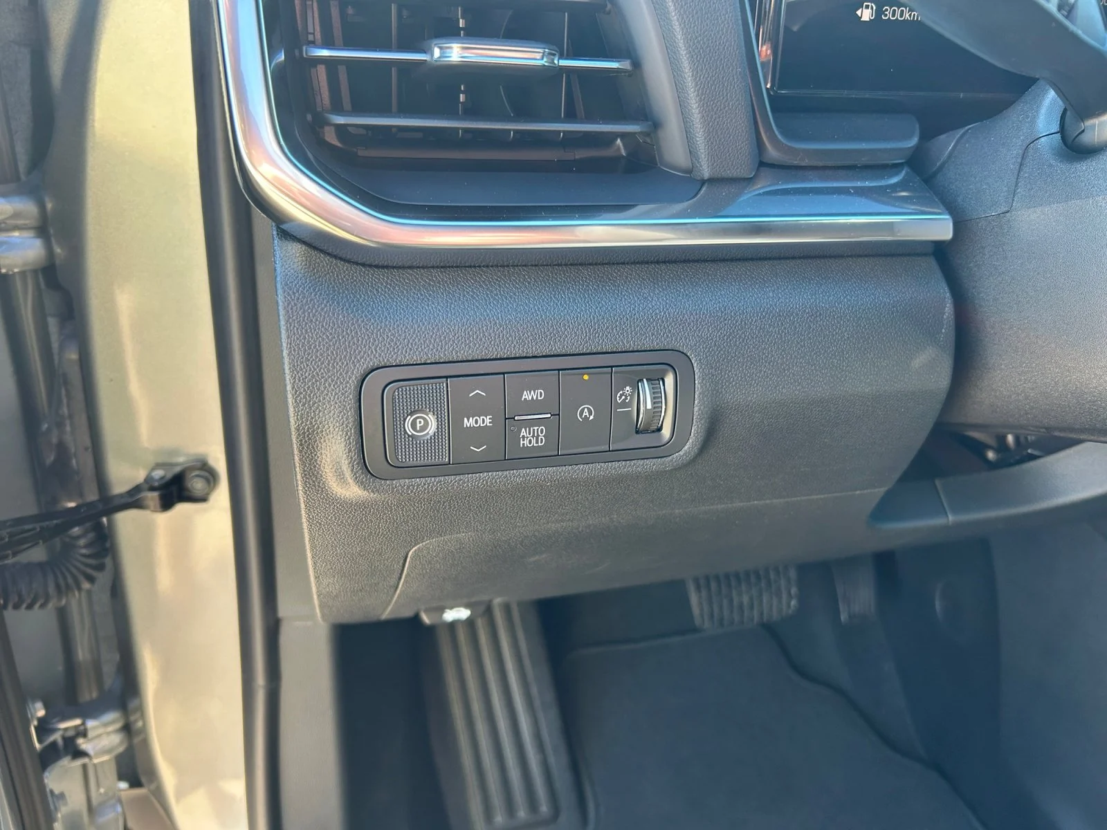 New 2027 Sterling Metallic GMC AWD Elevation image 15