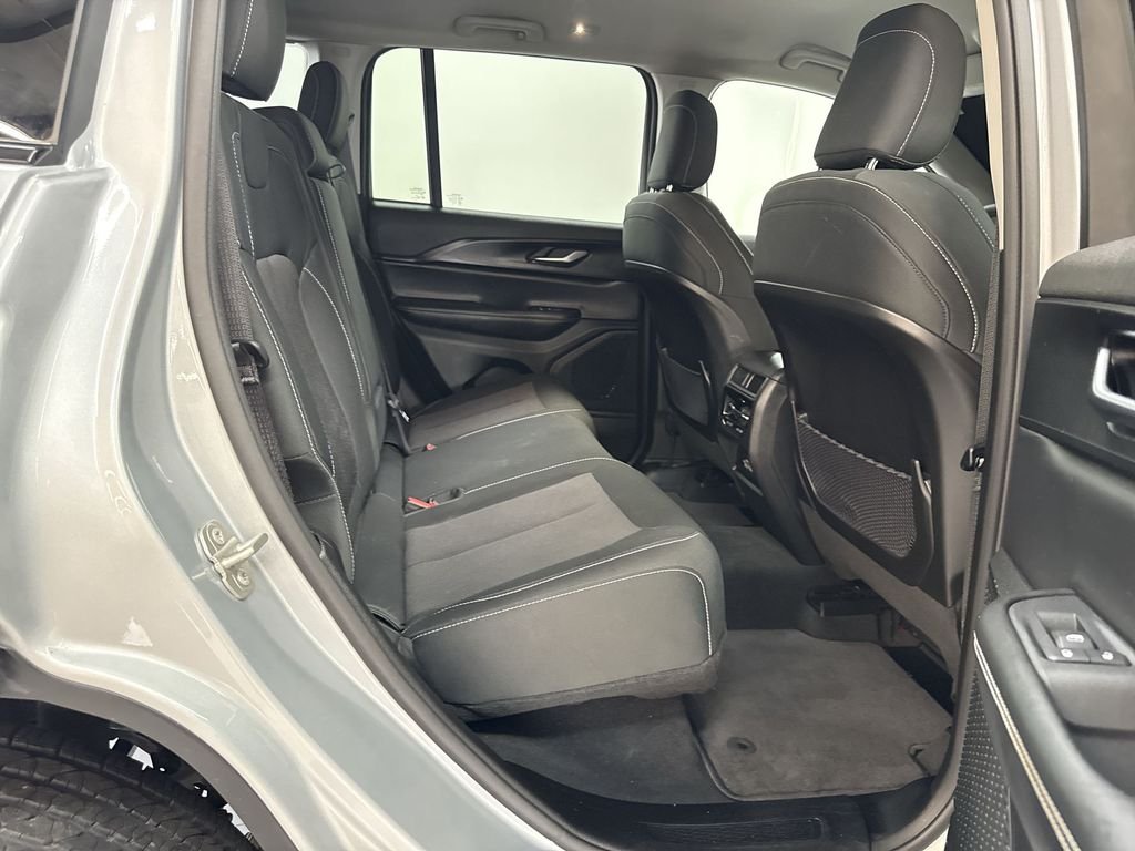 Used 2023 Silver Jeep Laredo image 17