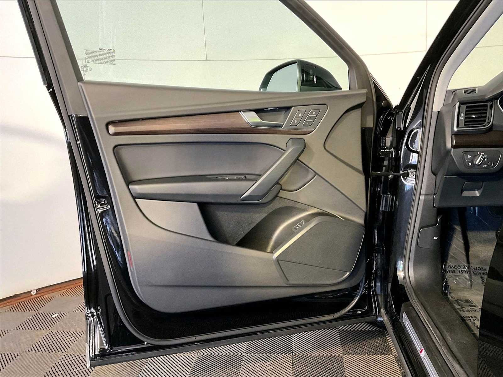 Used 2024 Mythos Black Metallic Audi S line Premium image 25