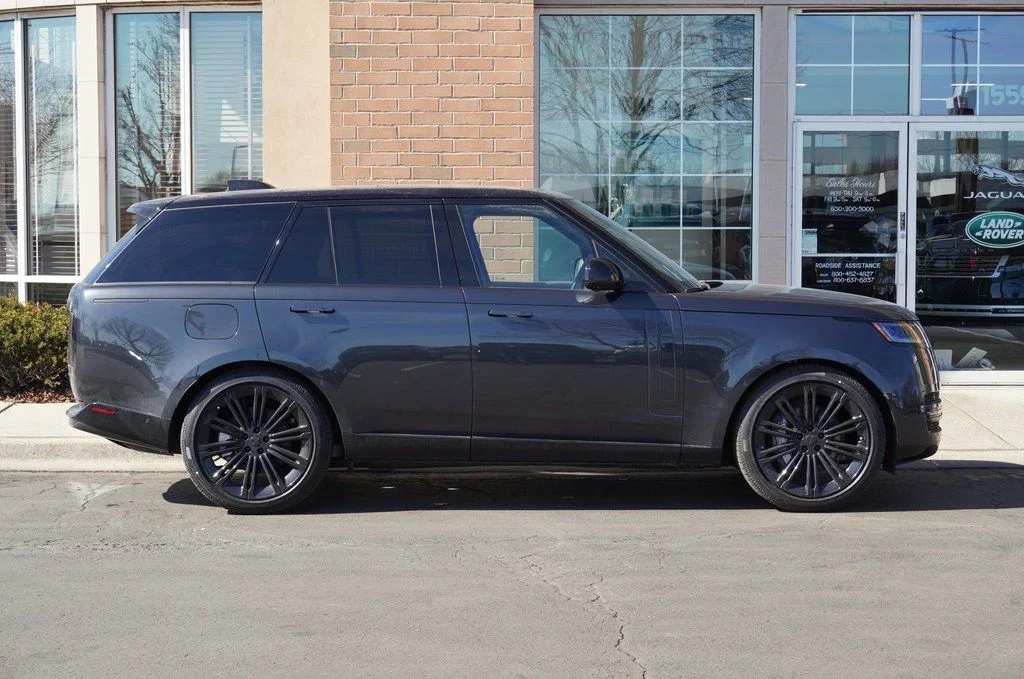 New 2026 Carpathian Grey Land Rover SE image 8
