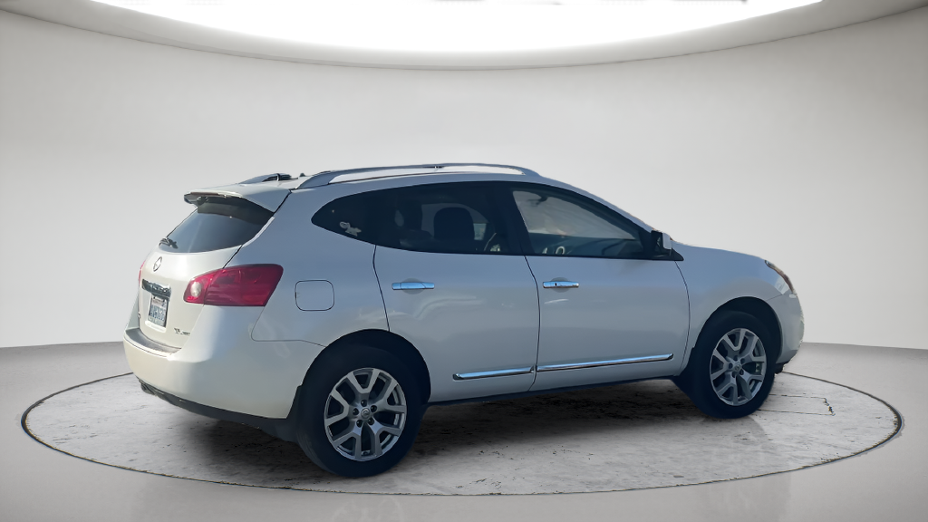 Used 2012 White Nissan SL image 5
