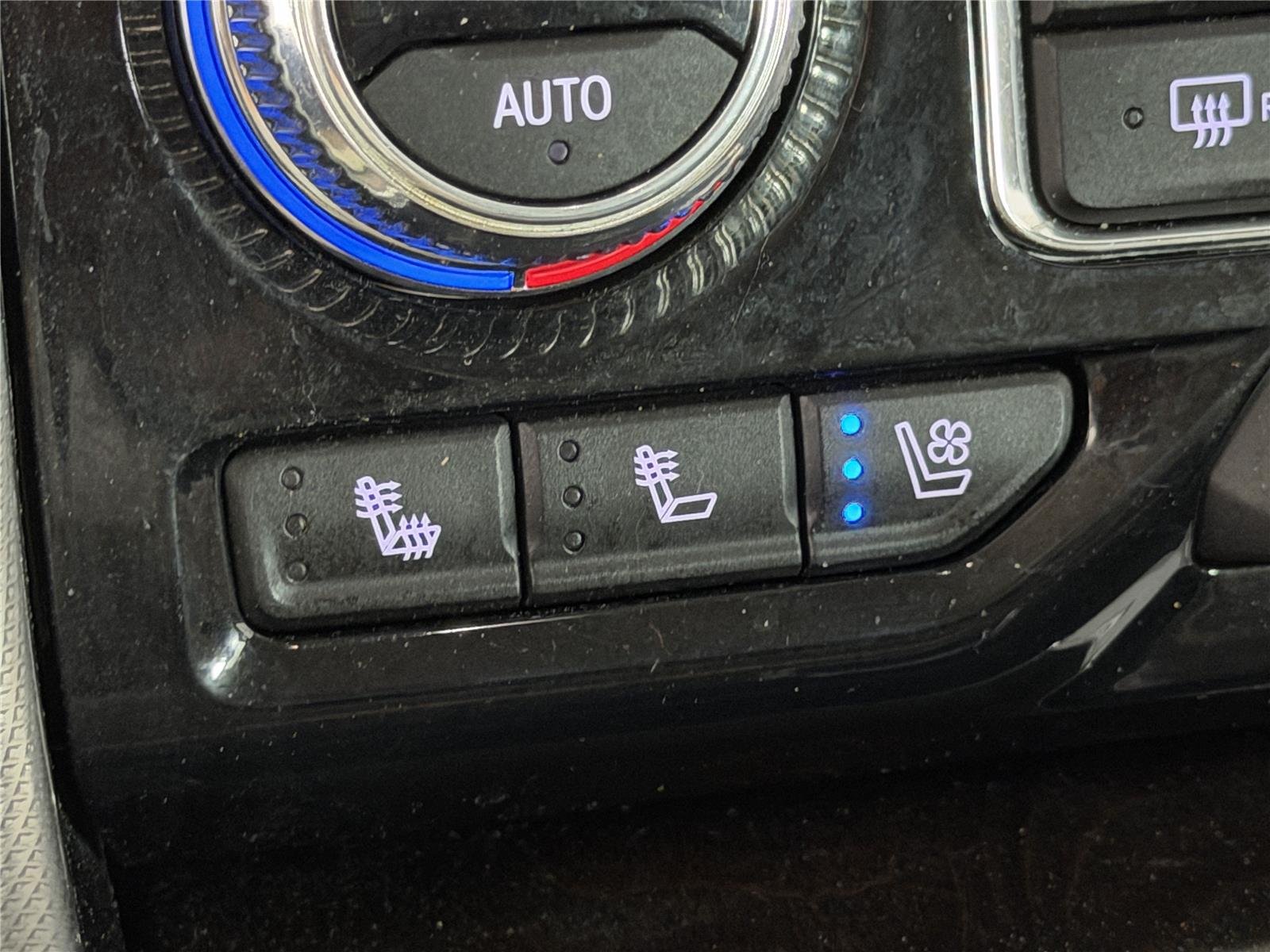 2023 GMC Yukon Denali - Photo 35