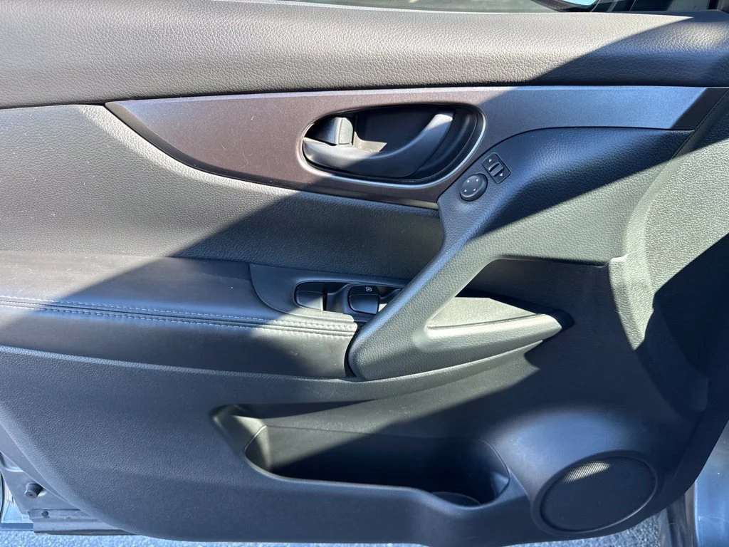 Used 2021 Gray Nissan S image 11