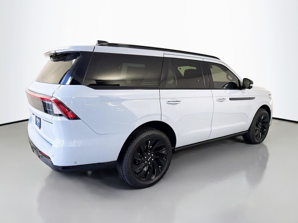 Used 2025 Gray Mist Metallic Tri-Coat Lincoln Reserve image 13