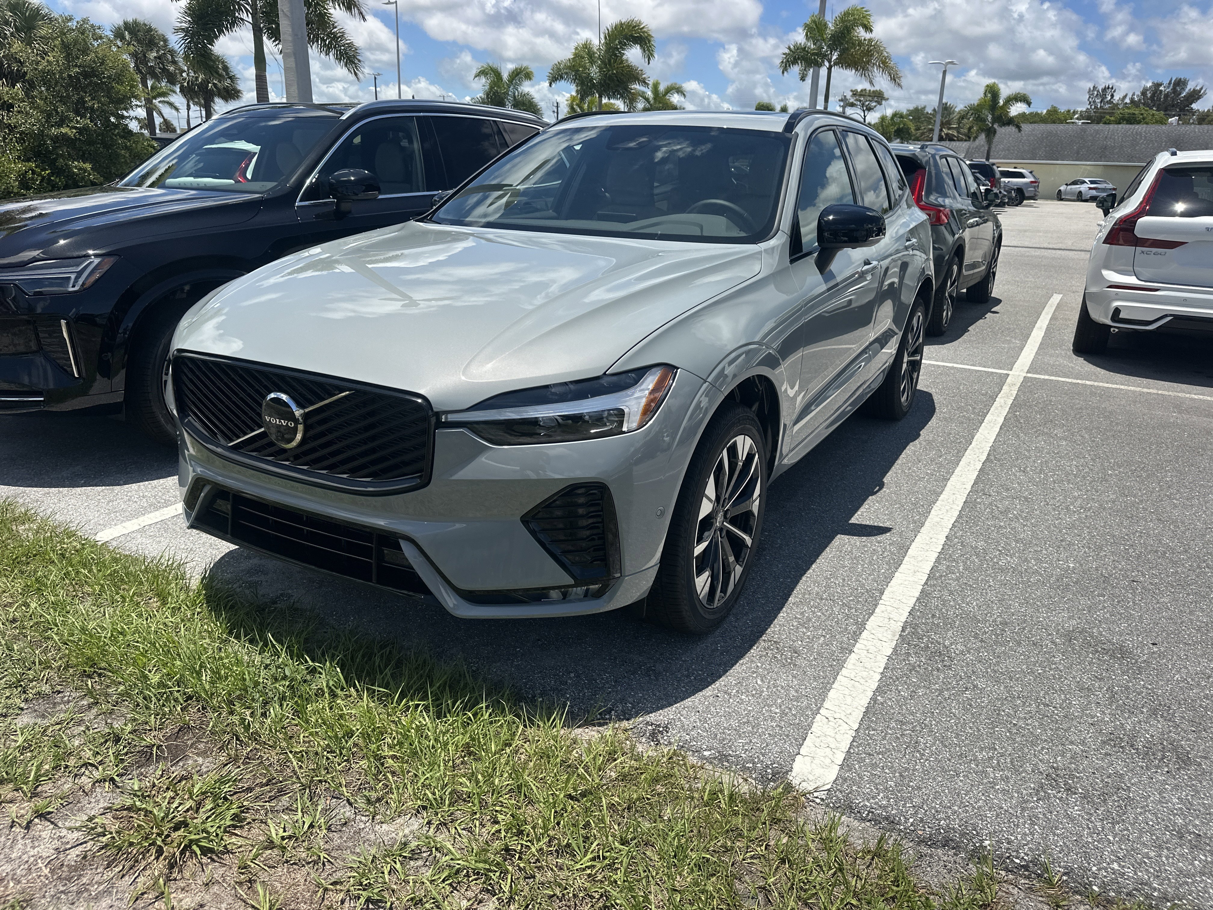 New 2026 Vapour Grey Volvo Plus image 3