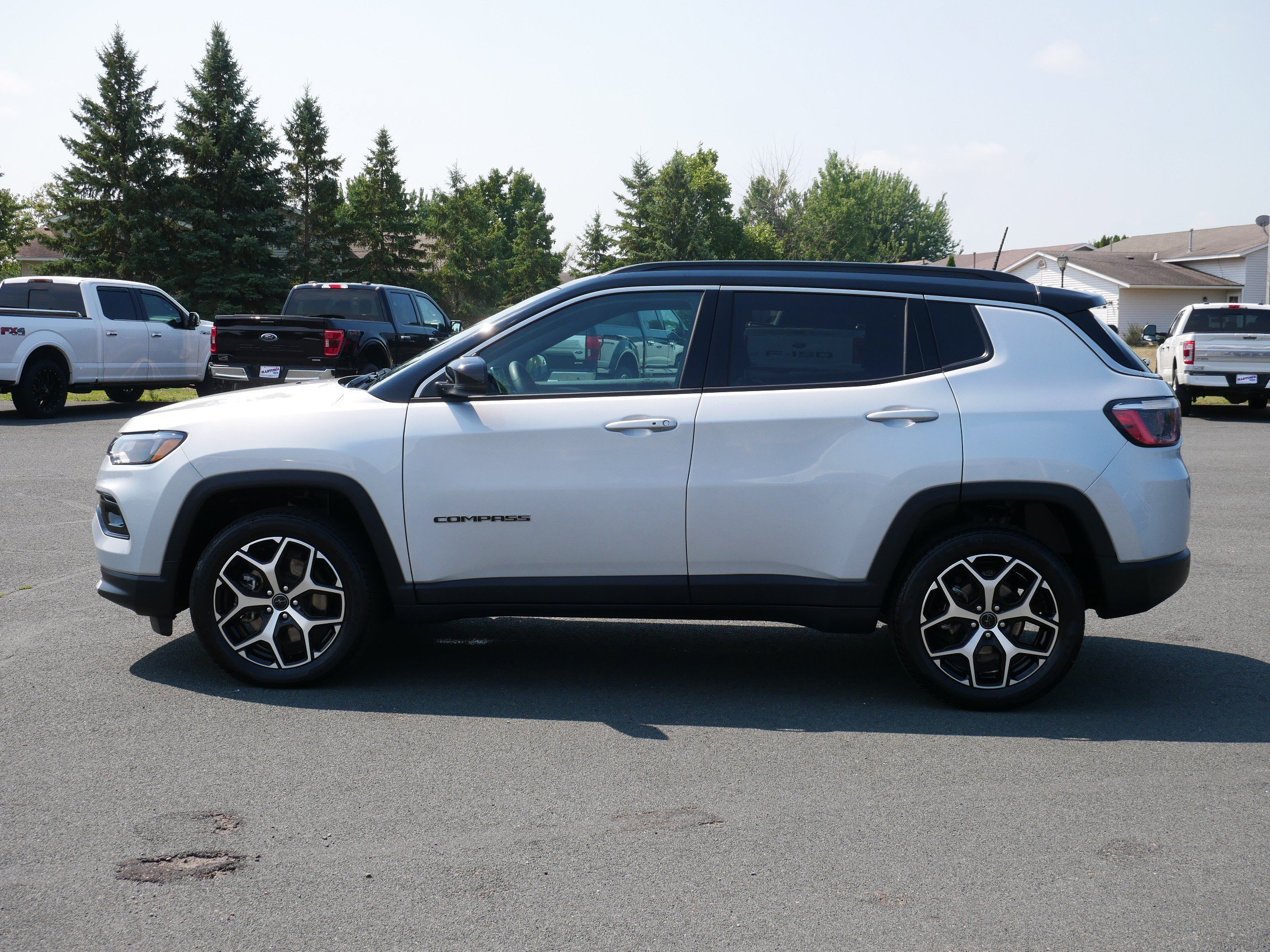 Used 2025 Silver Zynith Jeep Limited image 2