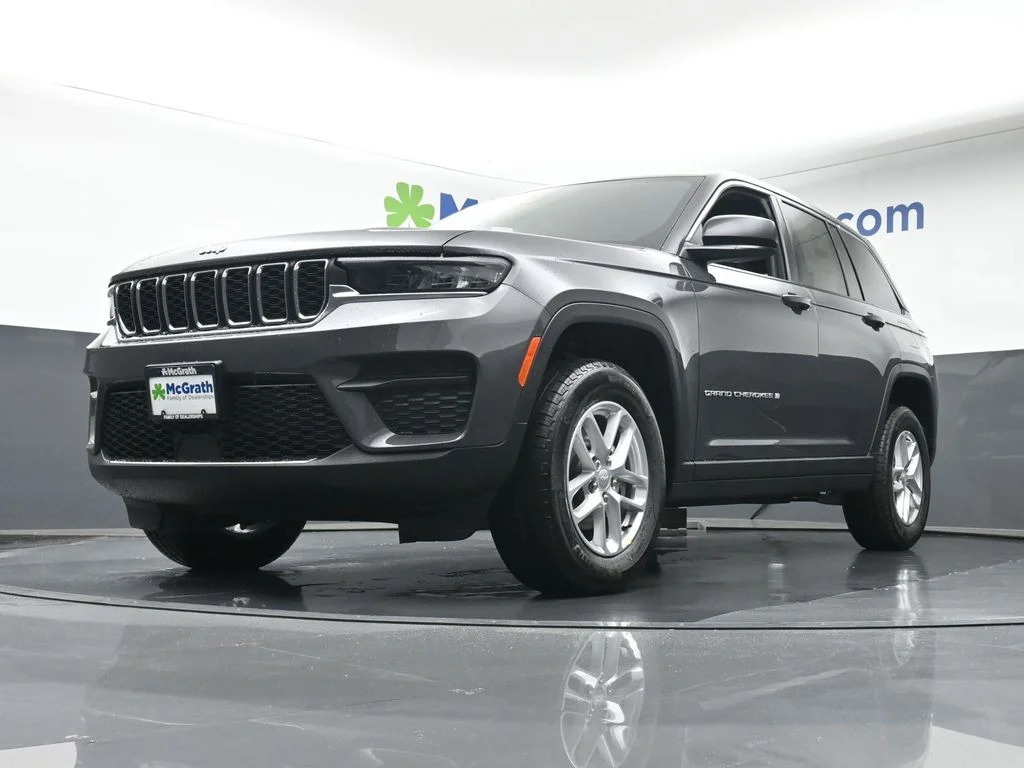 Used 2025 Gray Jeep Laredo X image 7