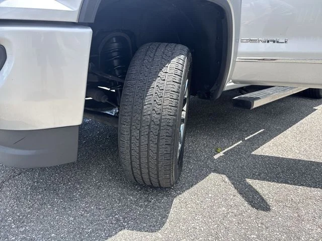 Used 2017 Silver GMC Denali image 33
