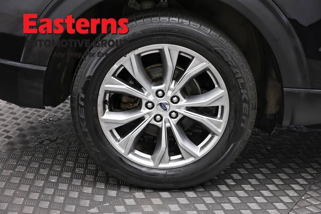 Used 2020 Black Ford Limited image 32