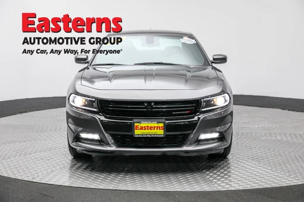 Used 2022 Gray Dodge SXT image 2