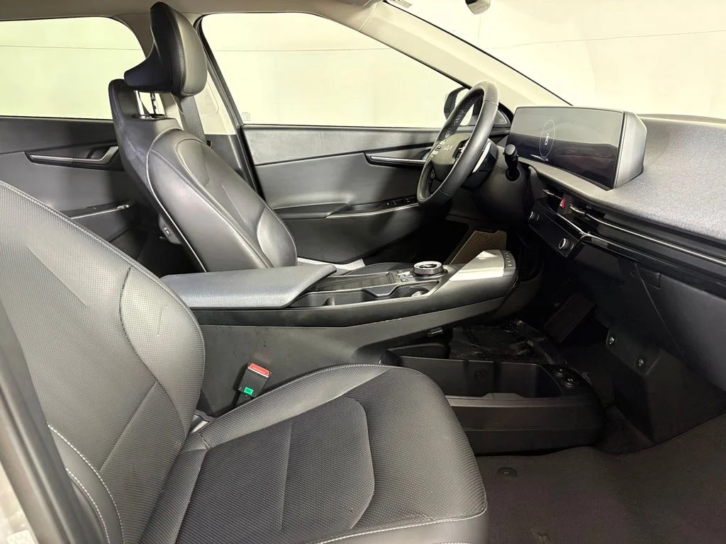 Used 2023 Gray Kia Wind image 14