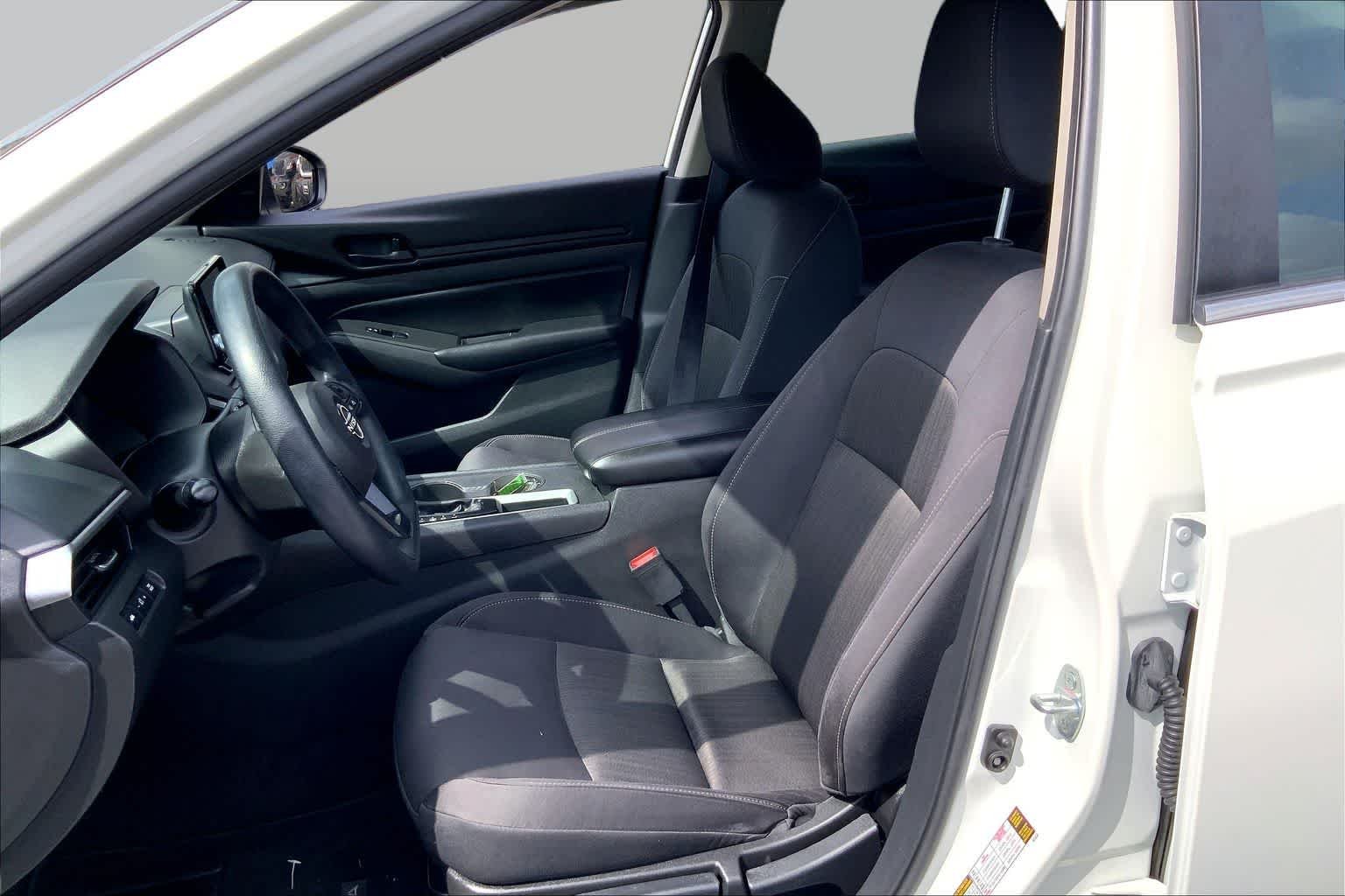Used 2024 Glacier White Nissan 2.5 S image 8