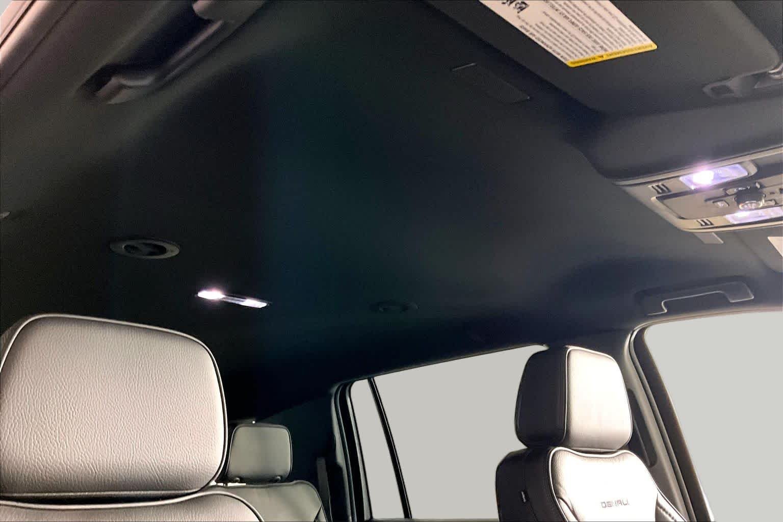 Used 2025 White Frost Tricoat GMC Denali image 14