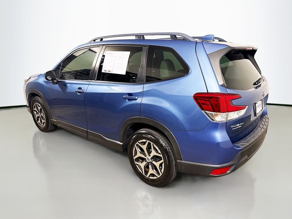 Used 2023 Horizon Blue Pearl Subaru Premium image 5