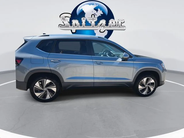 2025 Volkswagen Taos SE - Photo 9