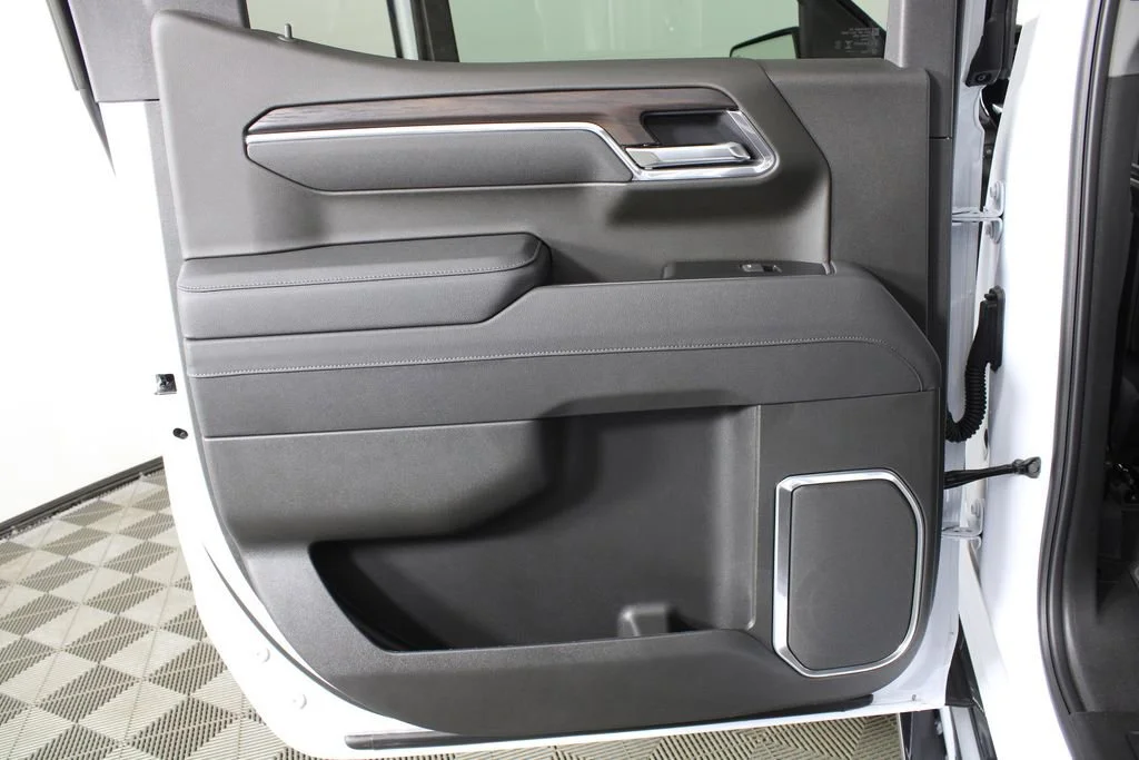 2026 GMC Sierra 1500 SLT - Photo 11