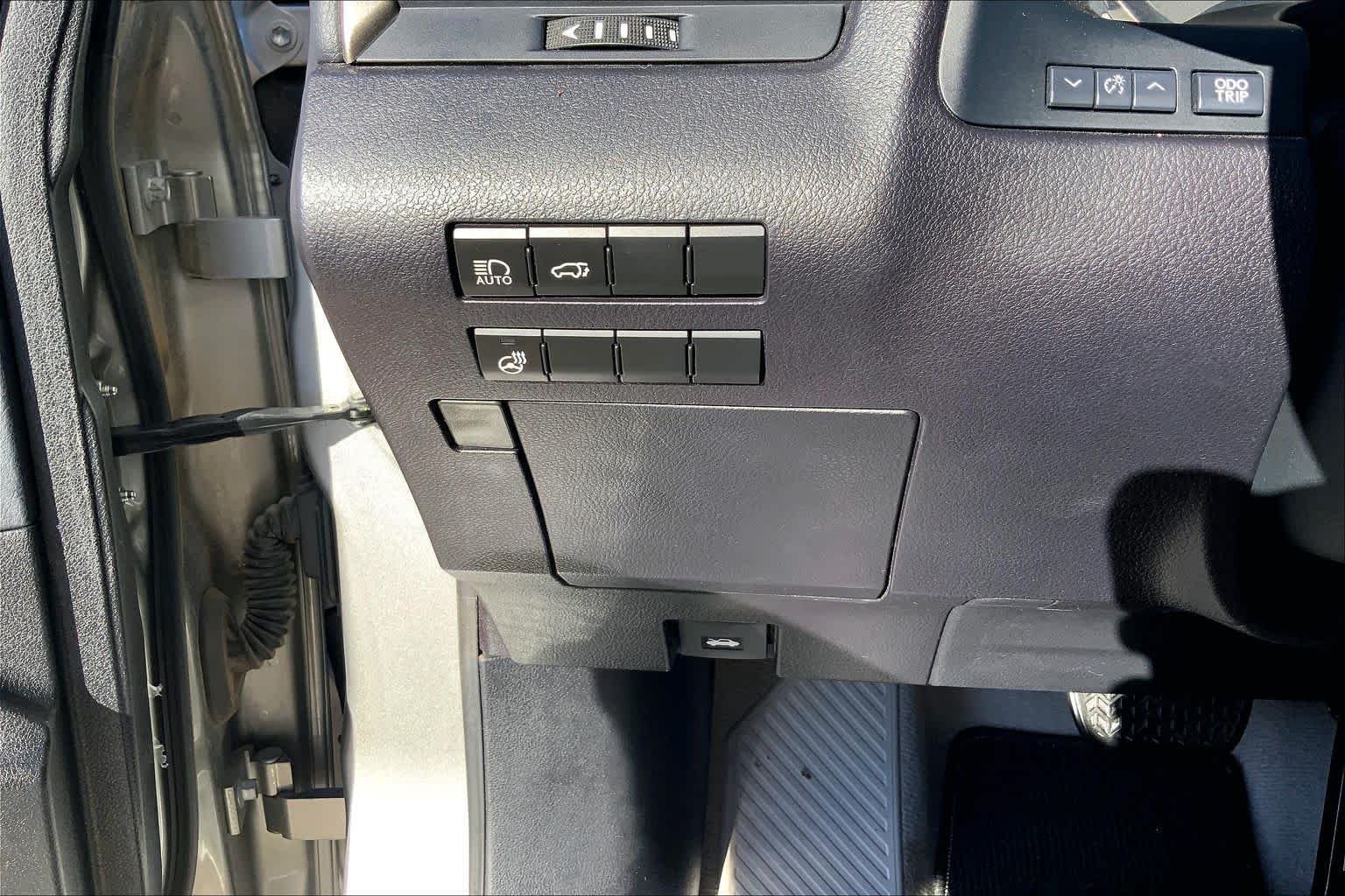 Certified Used 2018 Atomic Silver Lexus  image 36