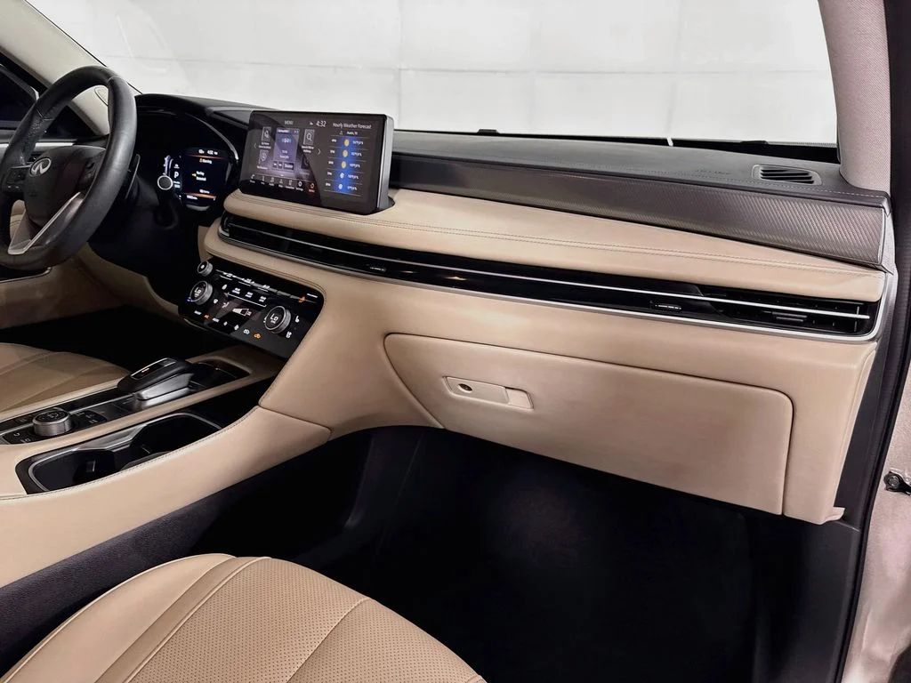 Certified Used 2024 Silver INFINITI LUXE image 41