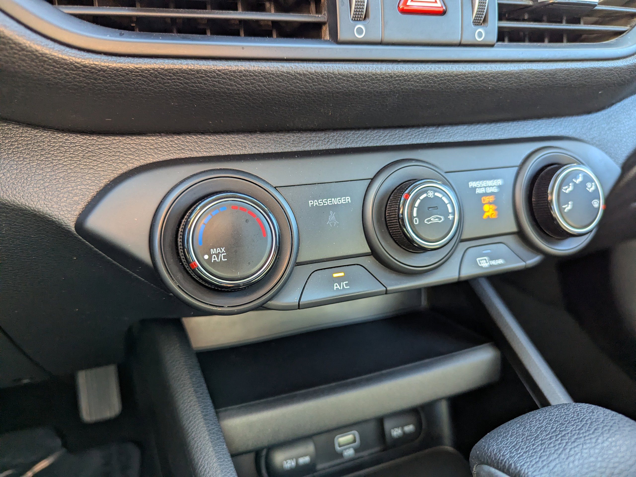 2023 Kia Forte LXS - Photo 23