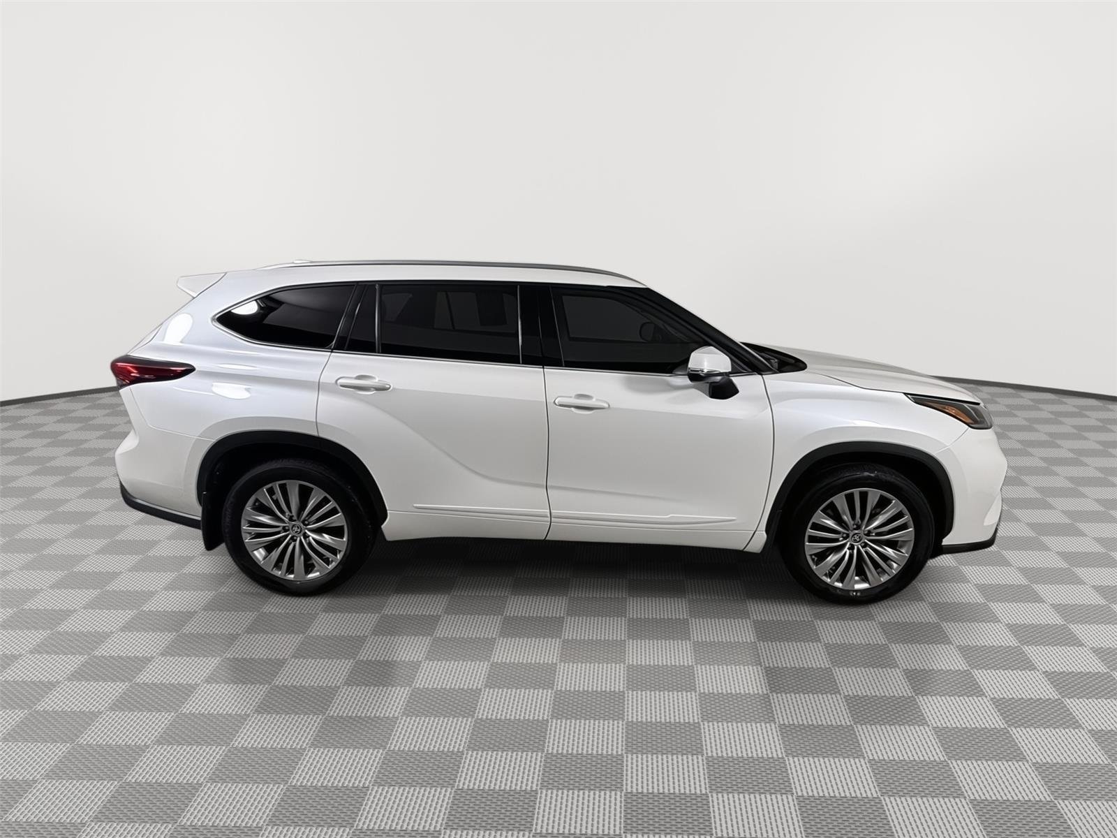 Used 2021 Blizzard Pearl Toyota Platinum image 13