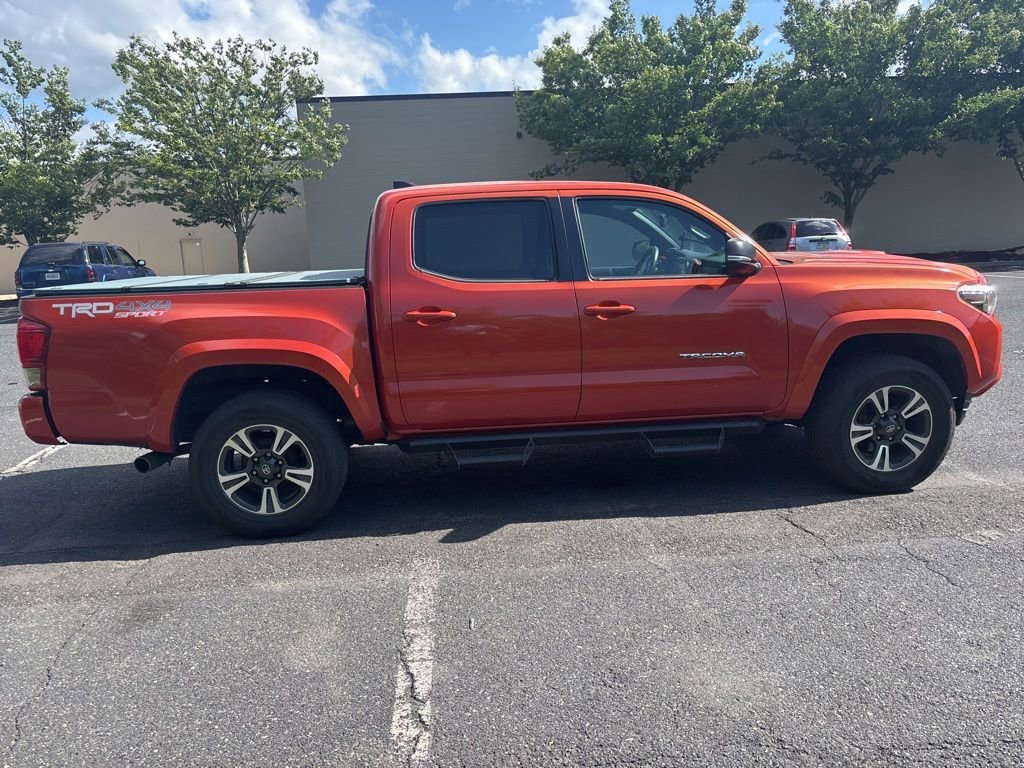 Used 2017  Toyota SR5 image 2