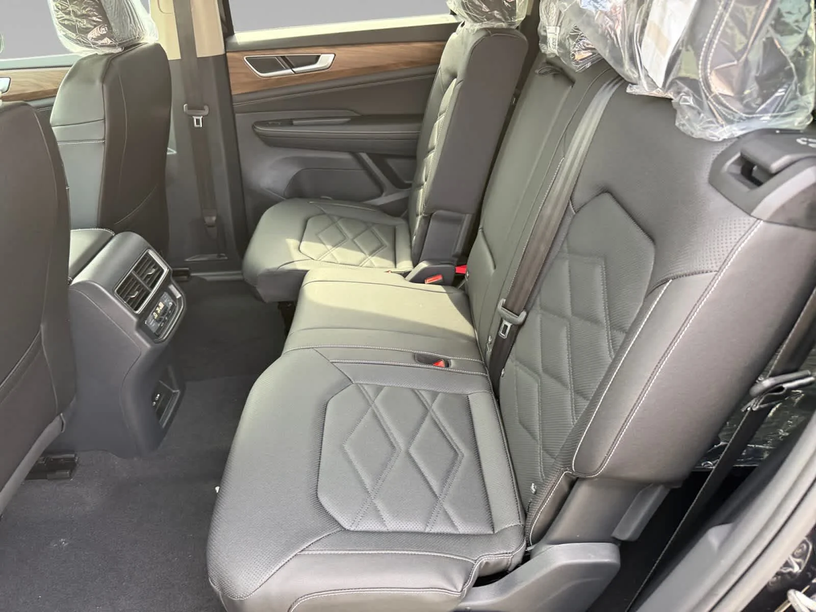 New 2026 Deep Black Pearl Volkswagen 2.0T SE image 22
