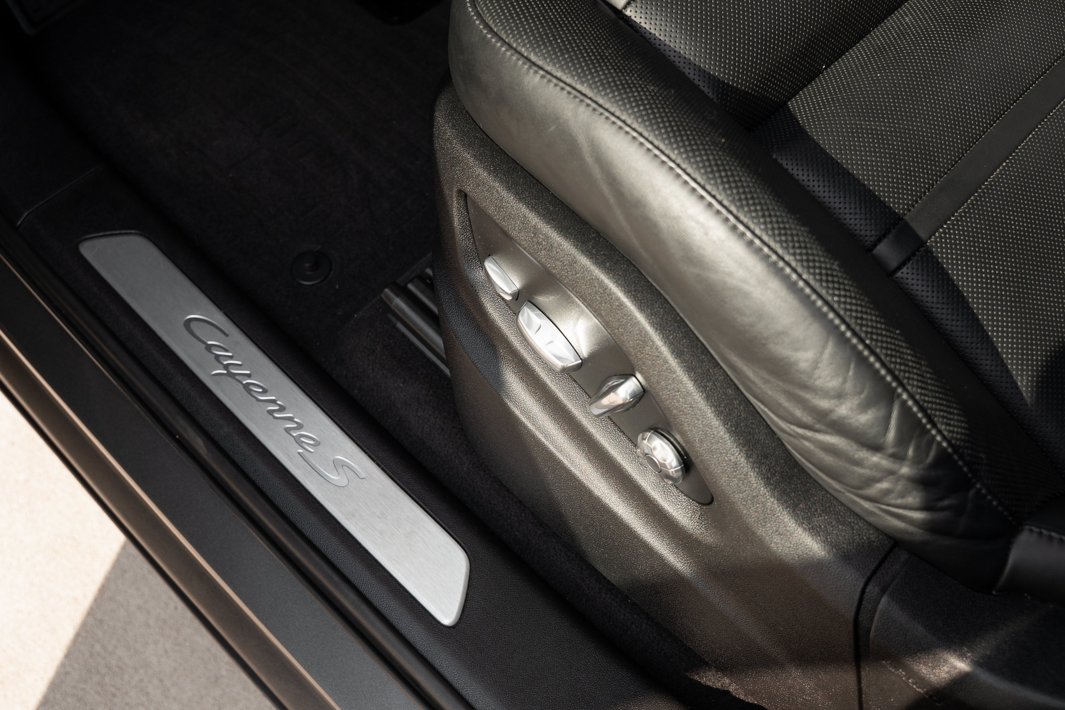 Used 2019 Quartzite Metallic Porsche S image 17
