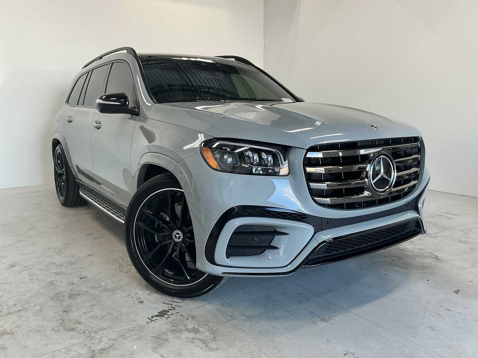 Certified Used 2024 MANUFAKTUR Alpine Grey Mercedes-Benz GLS 580 image 3