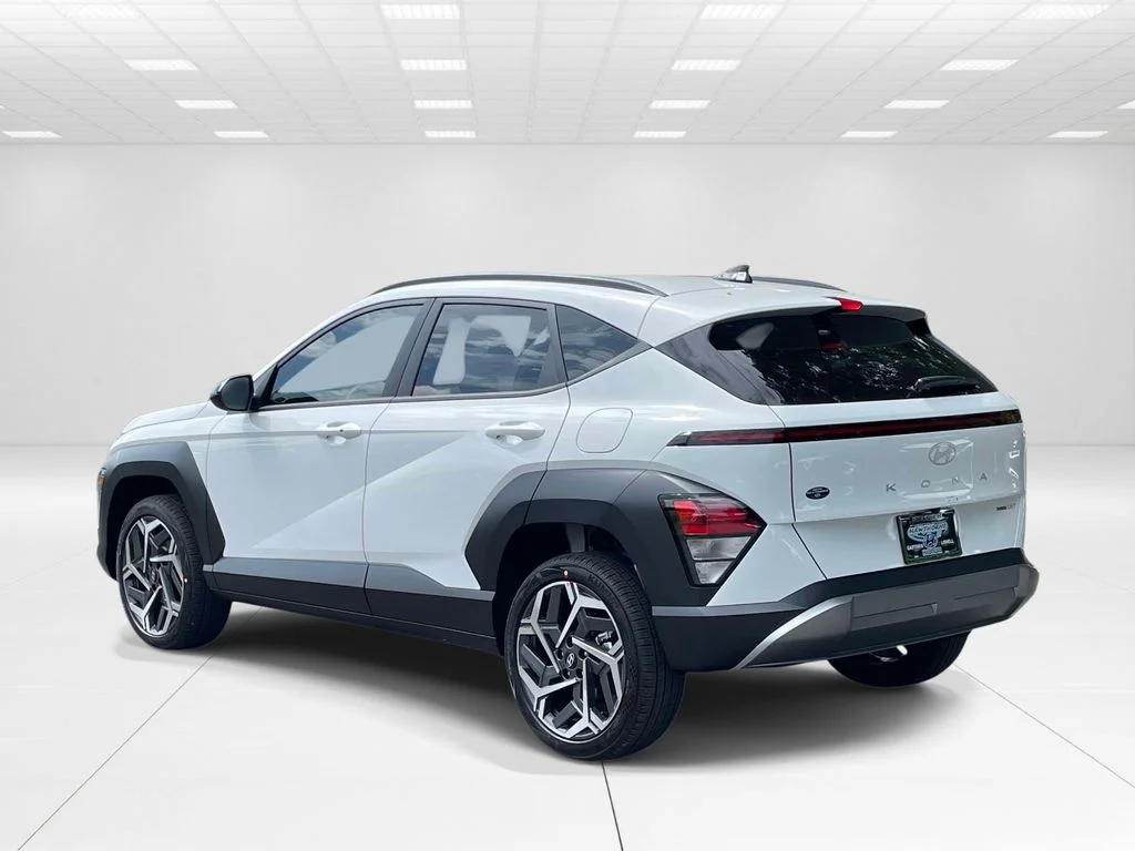 New 2026 White Hyundai SEL Premium image 4