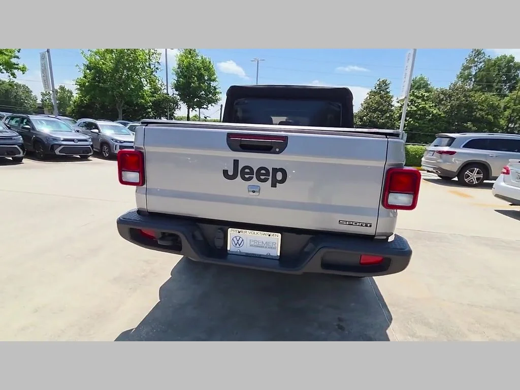 Used 2020 Silver Jeep Sport image 37