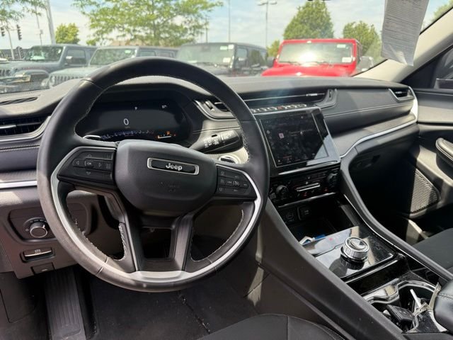 Certified Used 2023 Velvet Jeep Laredo image 10
