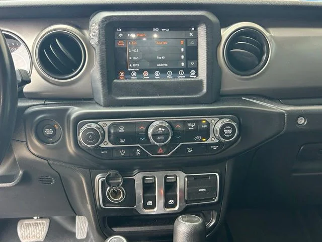 Used 2020 Black Jeep Sport S image 13