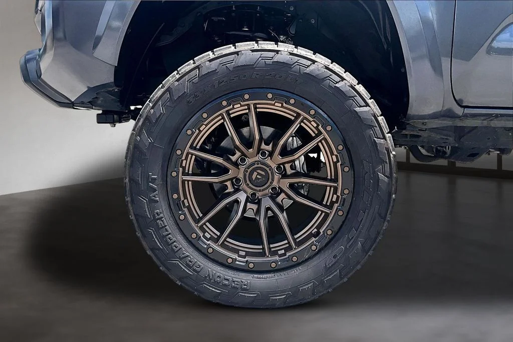 Used 2022 Gray Toyota SR5 image 33