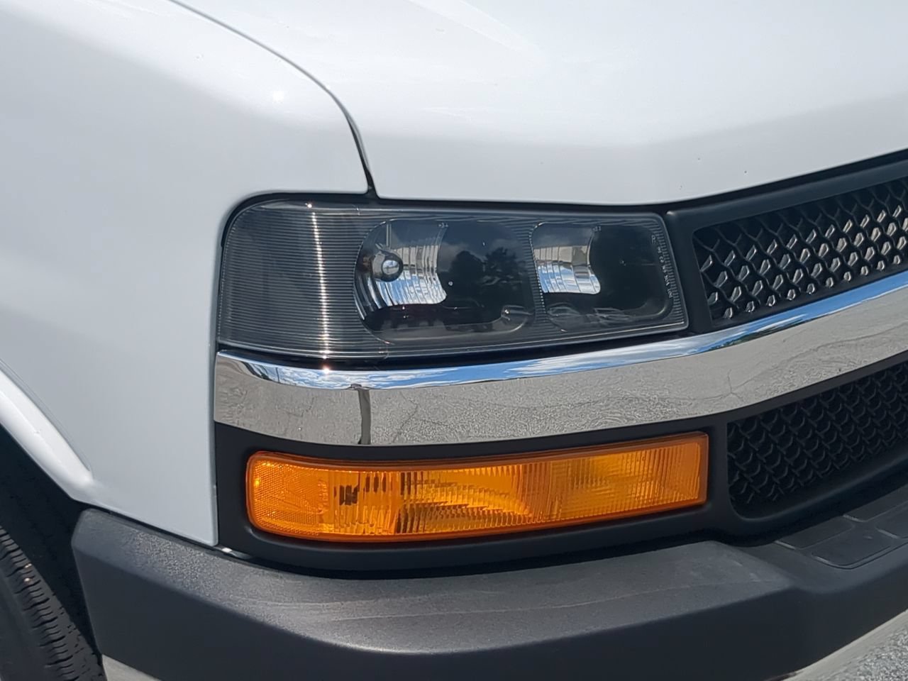 Used 2025 Summit White Chevrolet 1LT image 9