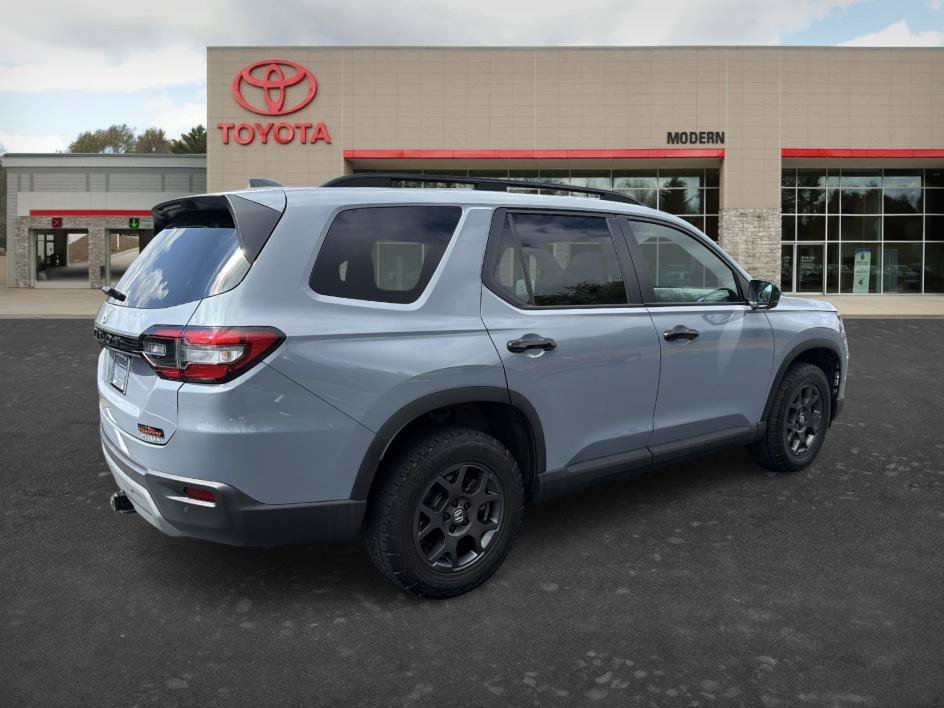 Used 2025 Sonic Gray Pearl Honda TrailSport image 5