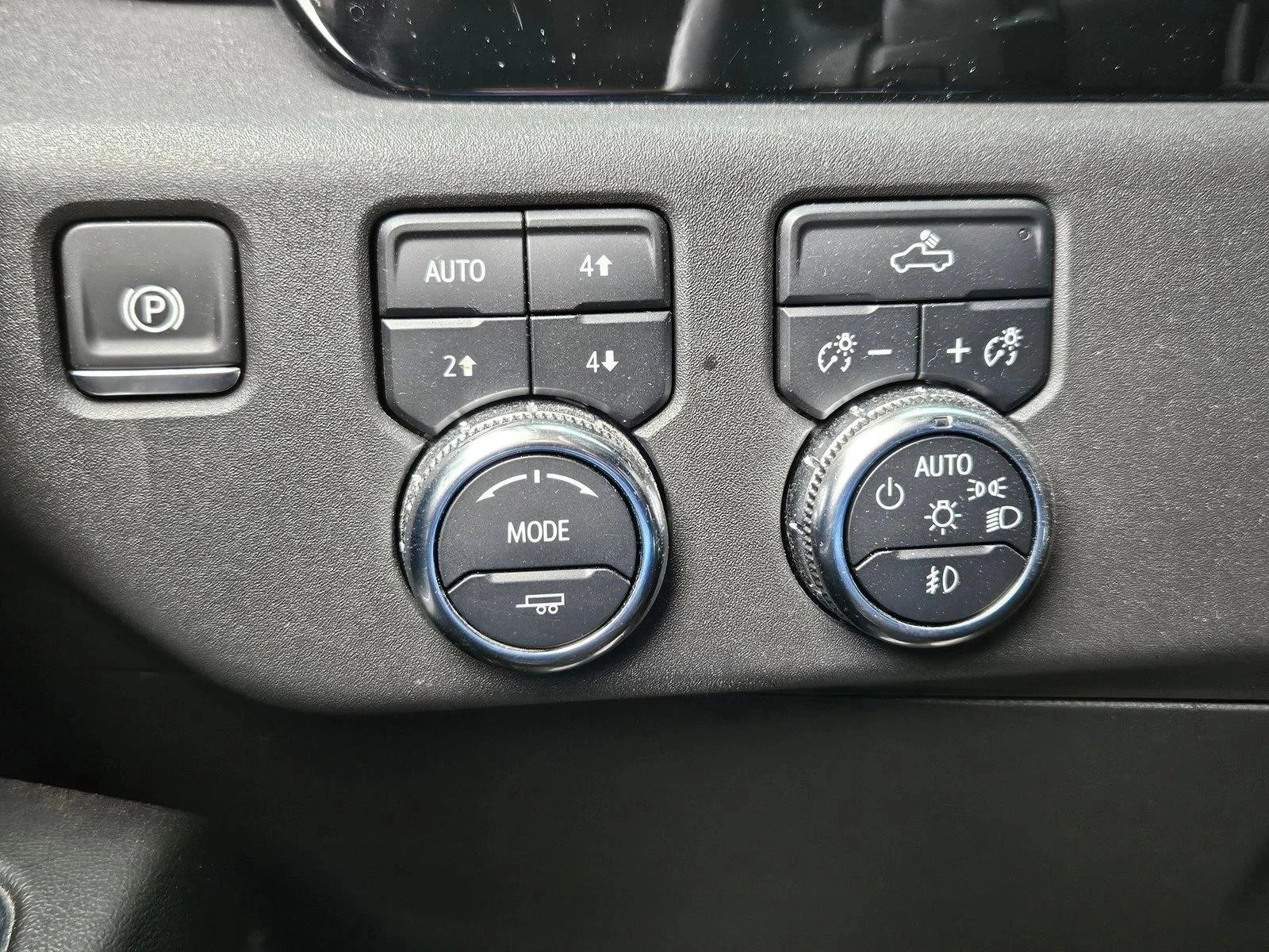 Used 2024 Onyx Black GMC Elevation image 19