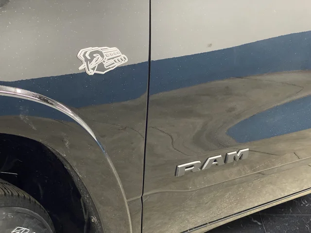 New 2026 Diamond Black Crystal Pearl-Coat Exterior Paint RAM Big Horn/Lone Star image 40