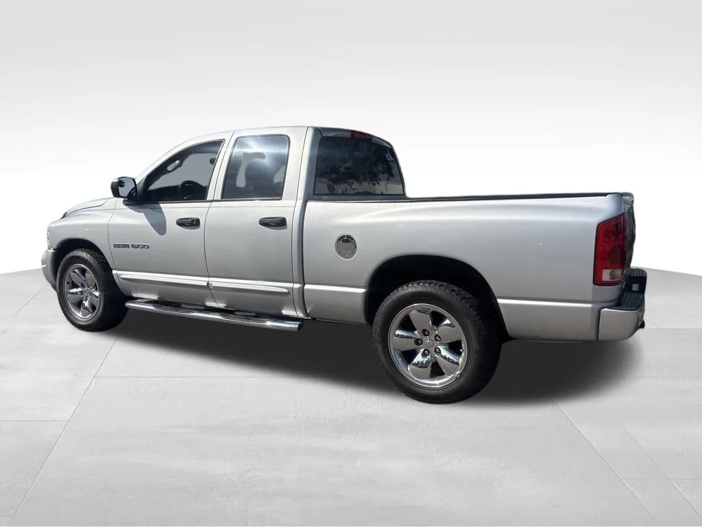 Used 2004 Black Dodge SLT image 12