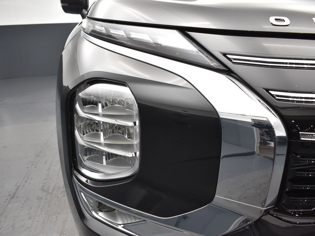 New 2026 Black Mitsubishi SE image 6
